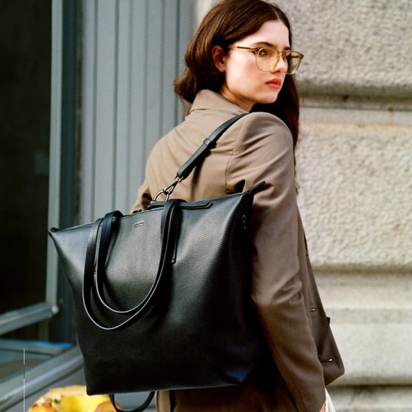 NEW Caraa Convertible Studio Tote in Black Leather - Picture 2 of 12